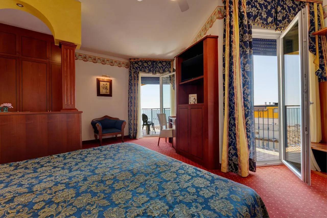 Hotel Napoleon Lido di Jesolo 4*,