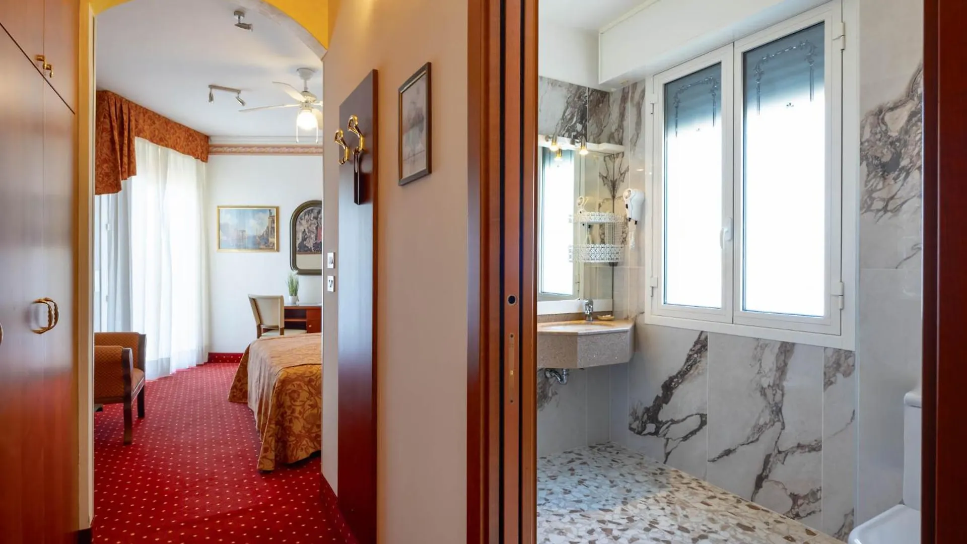 לידו די ג'סולו Hotel Napoleon 4*, לידו די ג'סולו