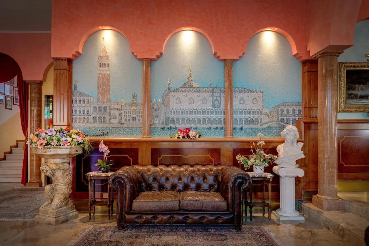לידו די ג'סולו Hotel Napoleon 4*, לידו די ג'סולו איטליה